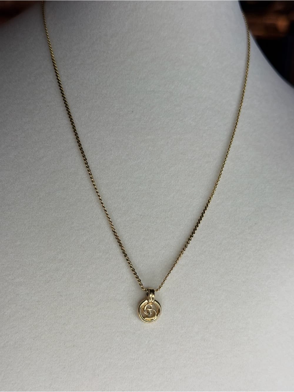 DIOR Dainty CD Logo Circle Pendant Necklace 17in - Thumbnail 5
