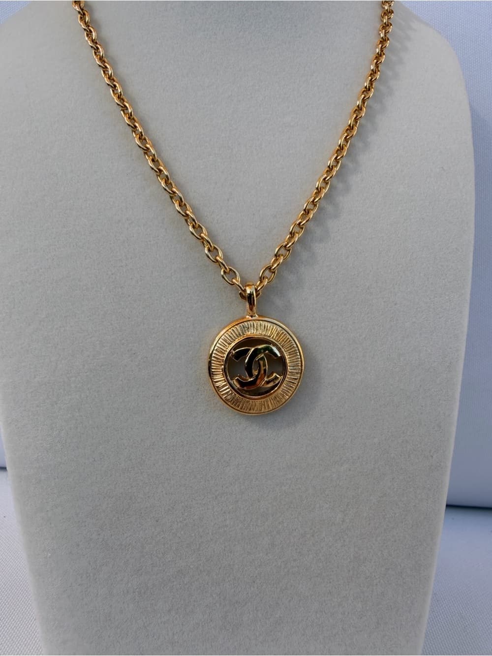 CHANEL CC SUNBURST Cut out Medallion Gold Plated Necklace Vintage Style Pendant - Thumbnail 2