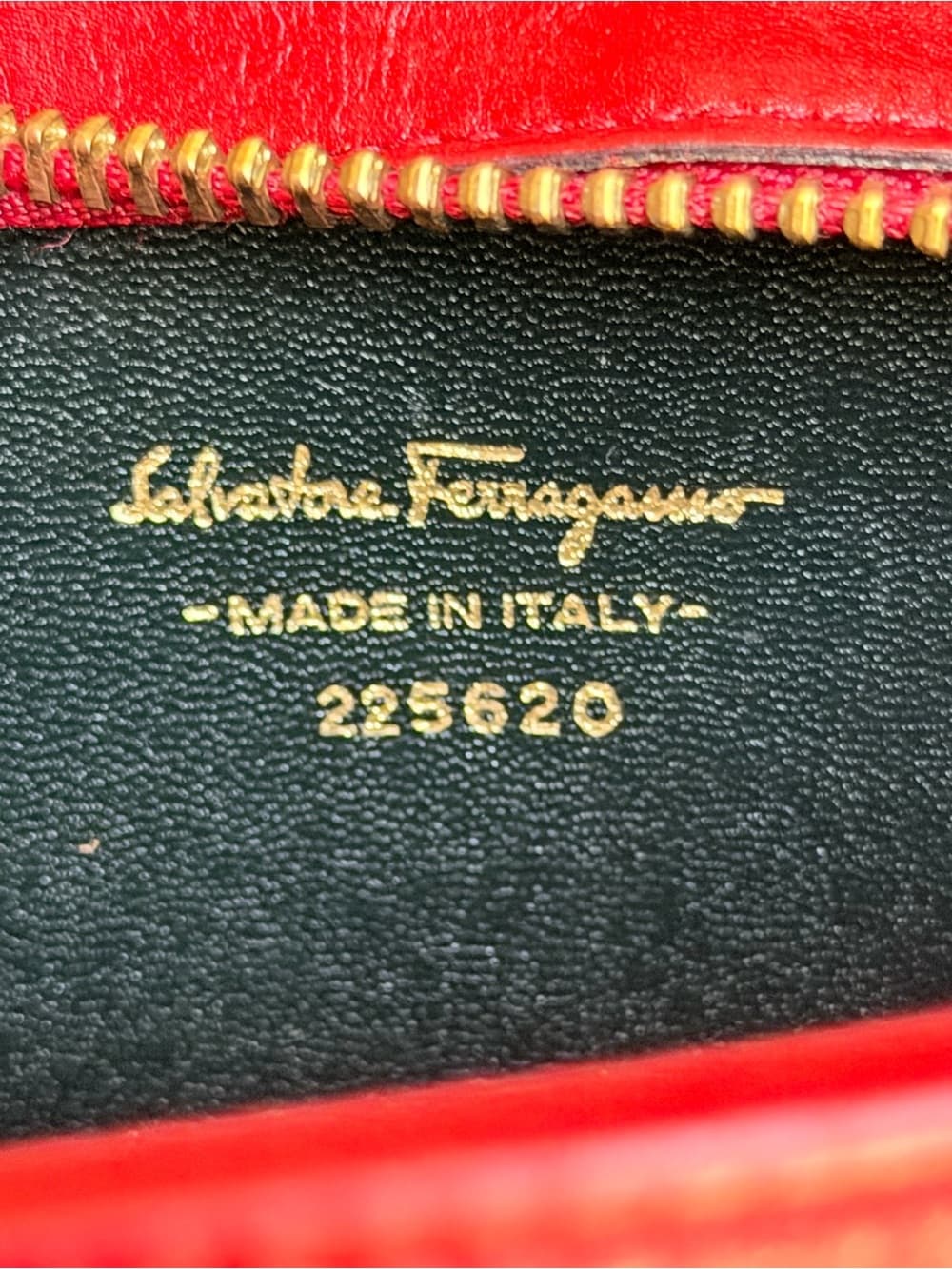 Vintage Salvatore Ferragamo Vara Bow Mini Vanity Case Red Leather Gold Hardware - Thumbnail 10