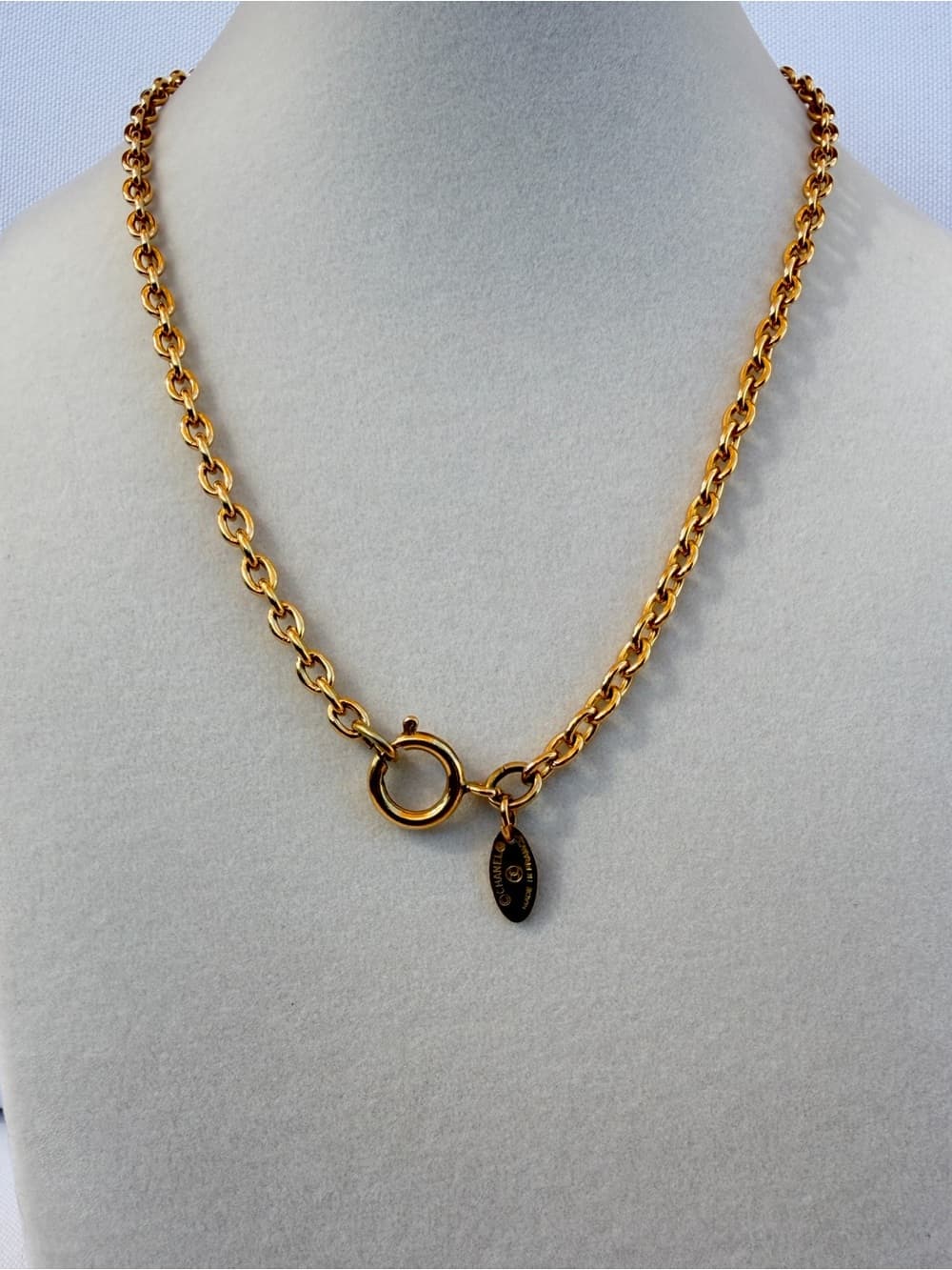 CHANEL CC SUNBURST Cut out Medallion Gold Plated Necklace Vintage Style Pendant - Thumbnail 10