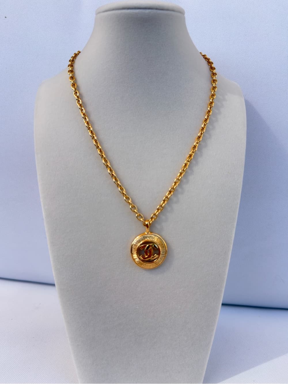 CHANEL CC SUNBURST Cut out Medallion Gold Plated Necklace Vintage Style Pendant - Thumbnail 3