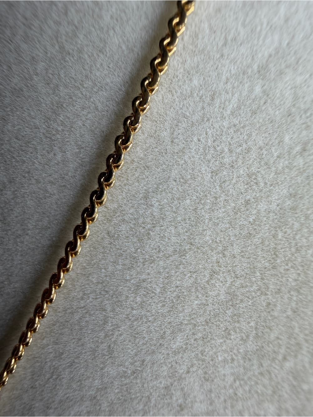 DIOR Dainty CD Logo Circle Pendant Necklace 17in - Thumbnail 9