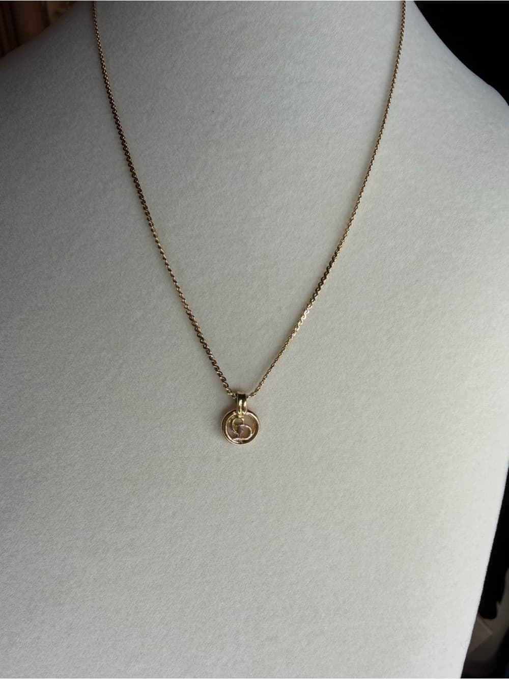 DIOR Dainty CD Logo Circle Pendant Necklace 17in - Thumbnail 6