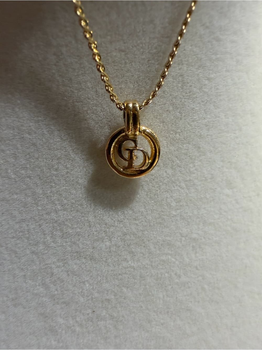 DIOR Dainty CD Logo Circle Pendant Necklace 17in - Thumbnail 3