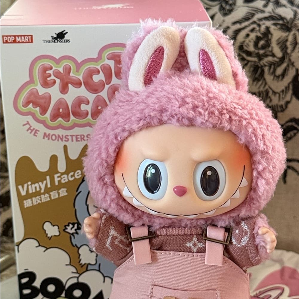 POP MART Exciting Macaron Lychee Berry and Luxury Designer Handmade Outfit NEW - Thumbnail 2