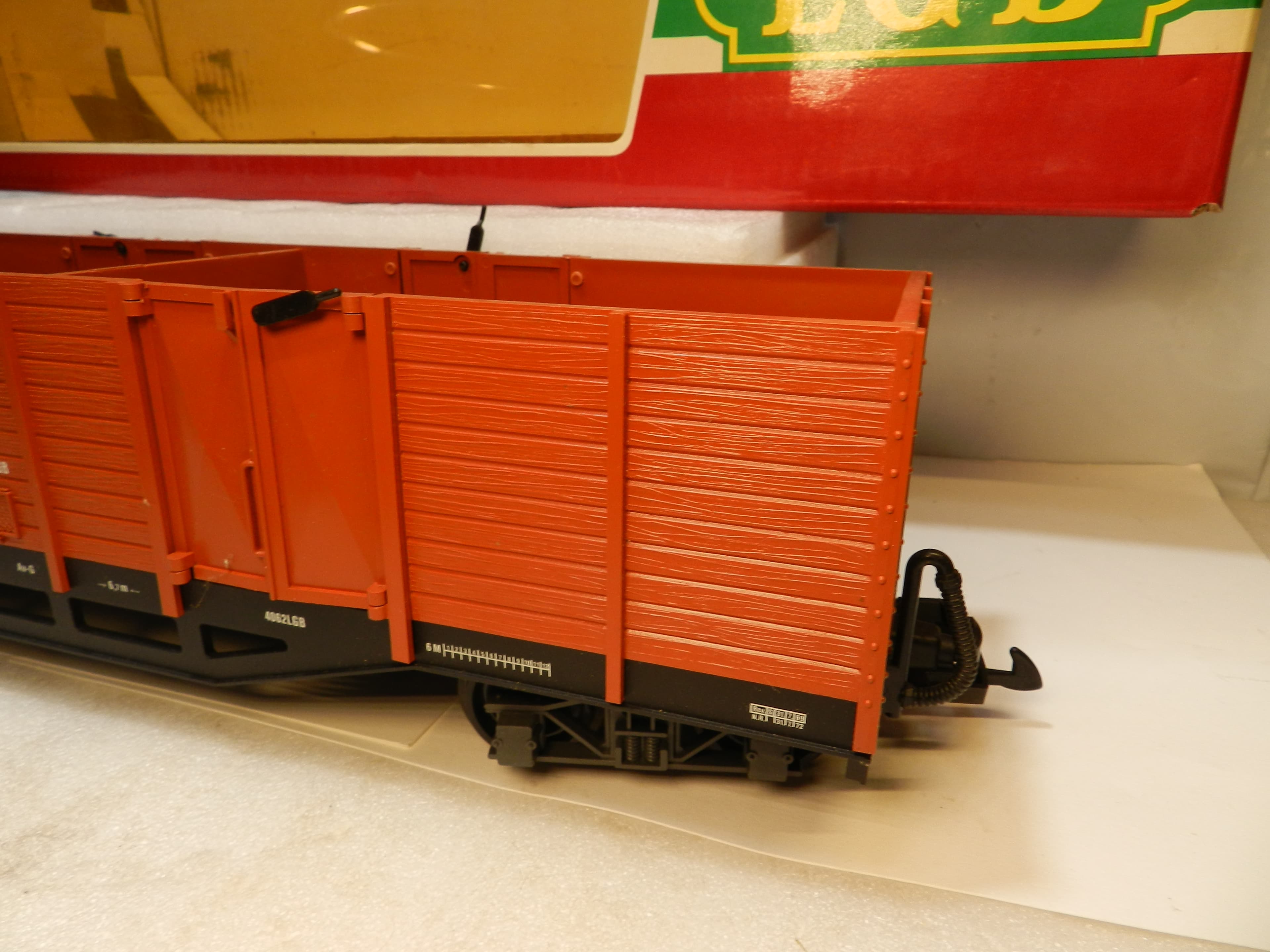 LGB 40240 G Scale  (1:22.5) High-Side Gondola Freight Train Car (P3K) - Thumbnail 7