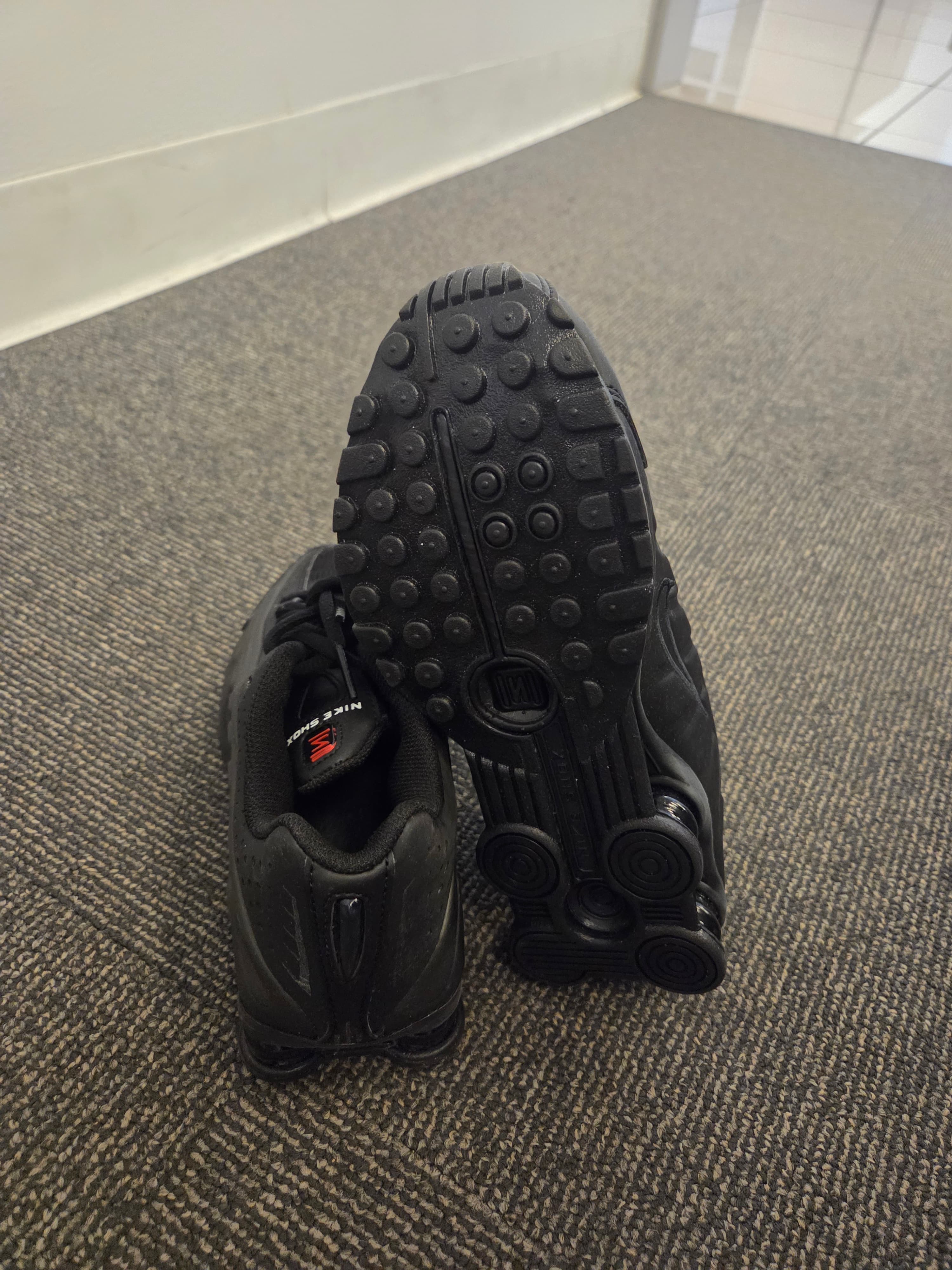 Nike Shox R4 Big Kids Shoes Black/Crimson Size 4 - Thumbnail 6