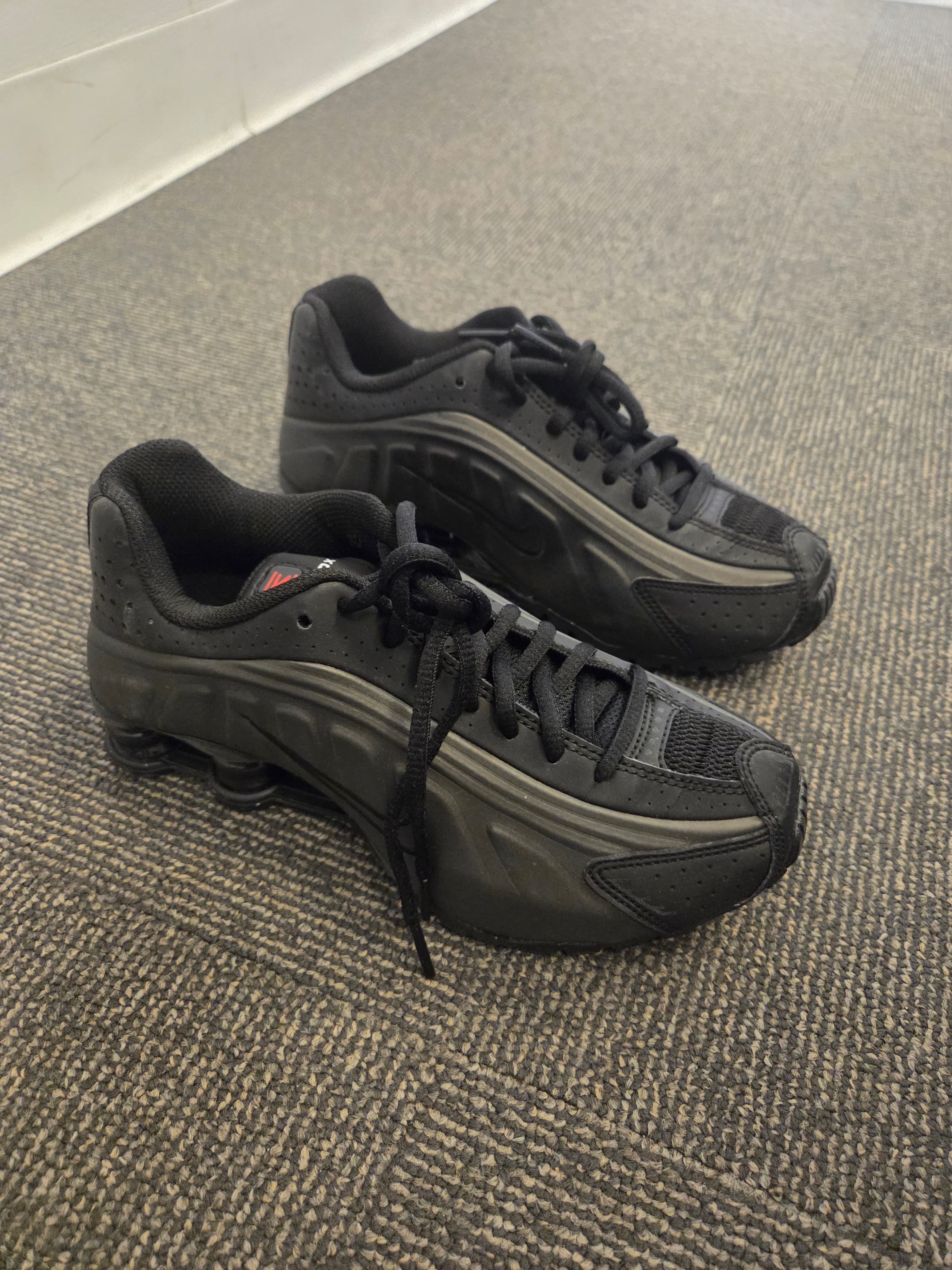 Nike Shox R4 Big Kids Shoes Black/Crimson Size 4