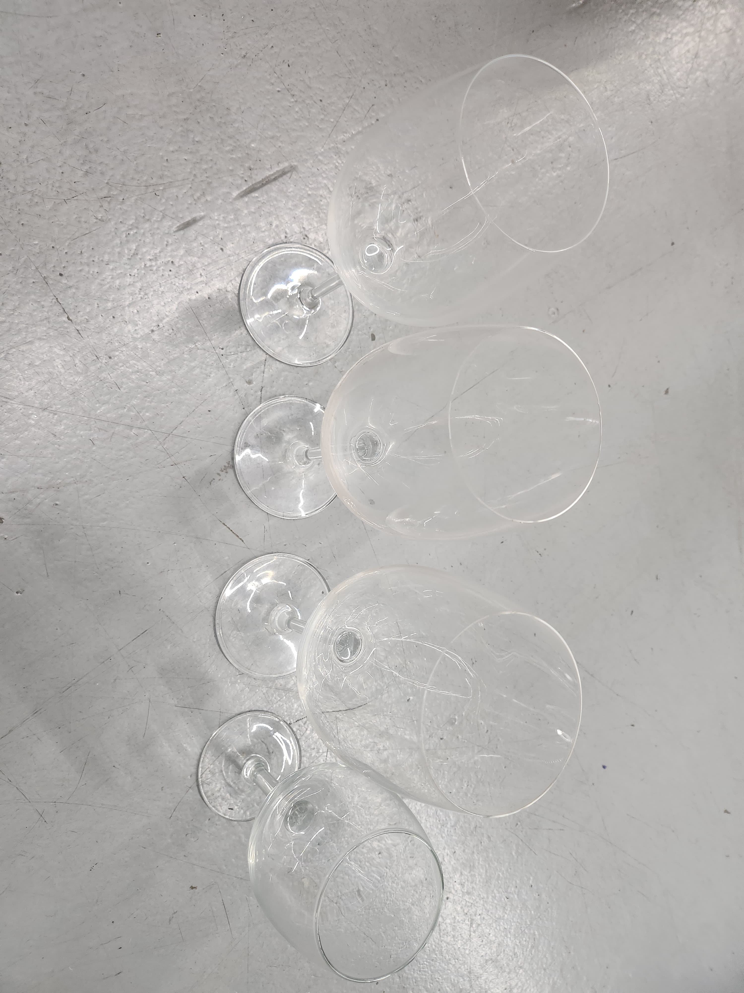 Set of 4 Clear Wine Glasses - Thumbnail 4