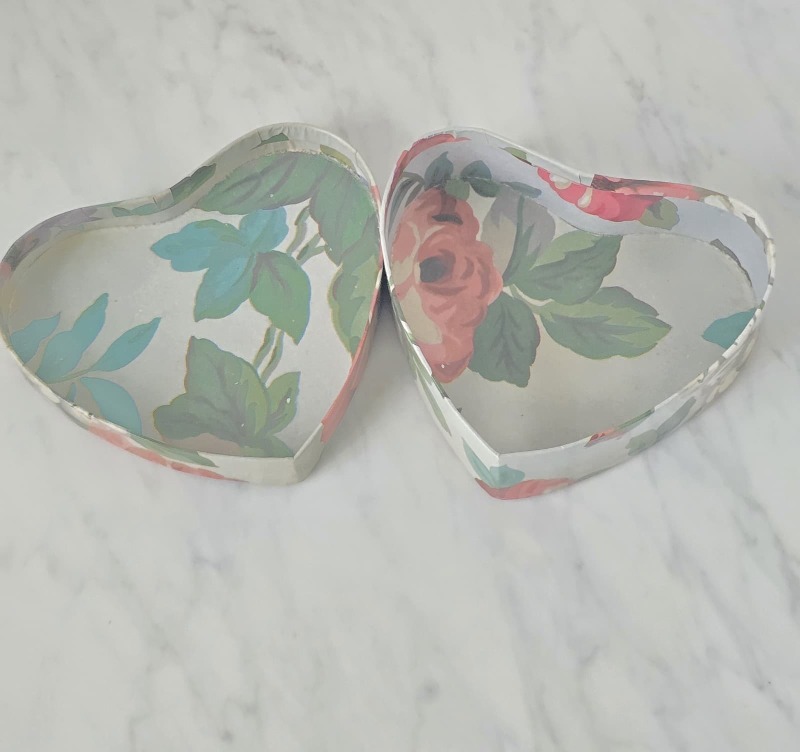 Heart Shaped Box - Thumbnail 6
