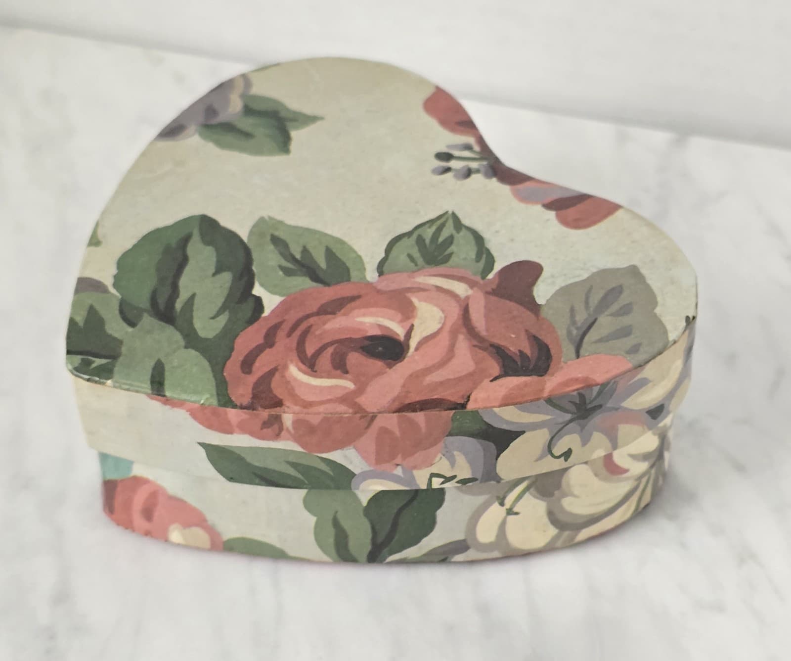Heart Shaped Box - Thumbnail 3