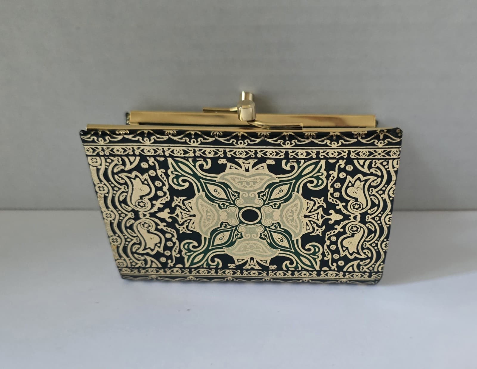 Vintage Italian Florentine Leather Accordion Kiss Lock Coin Purse. - Thumbnail 2