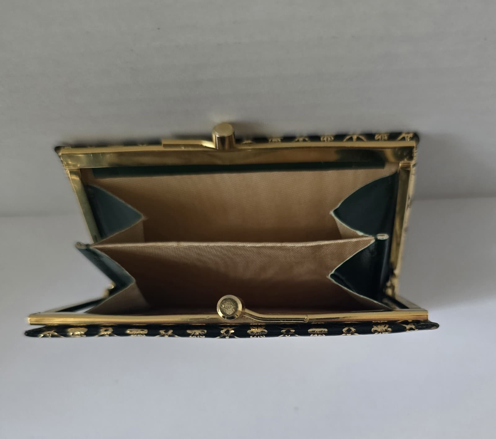 Vintage Italian Florentine Leather Accordion Kiss Lock Coin Purse. - Thumbnail 4