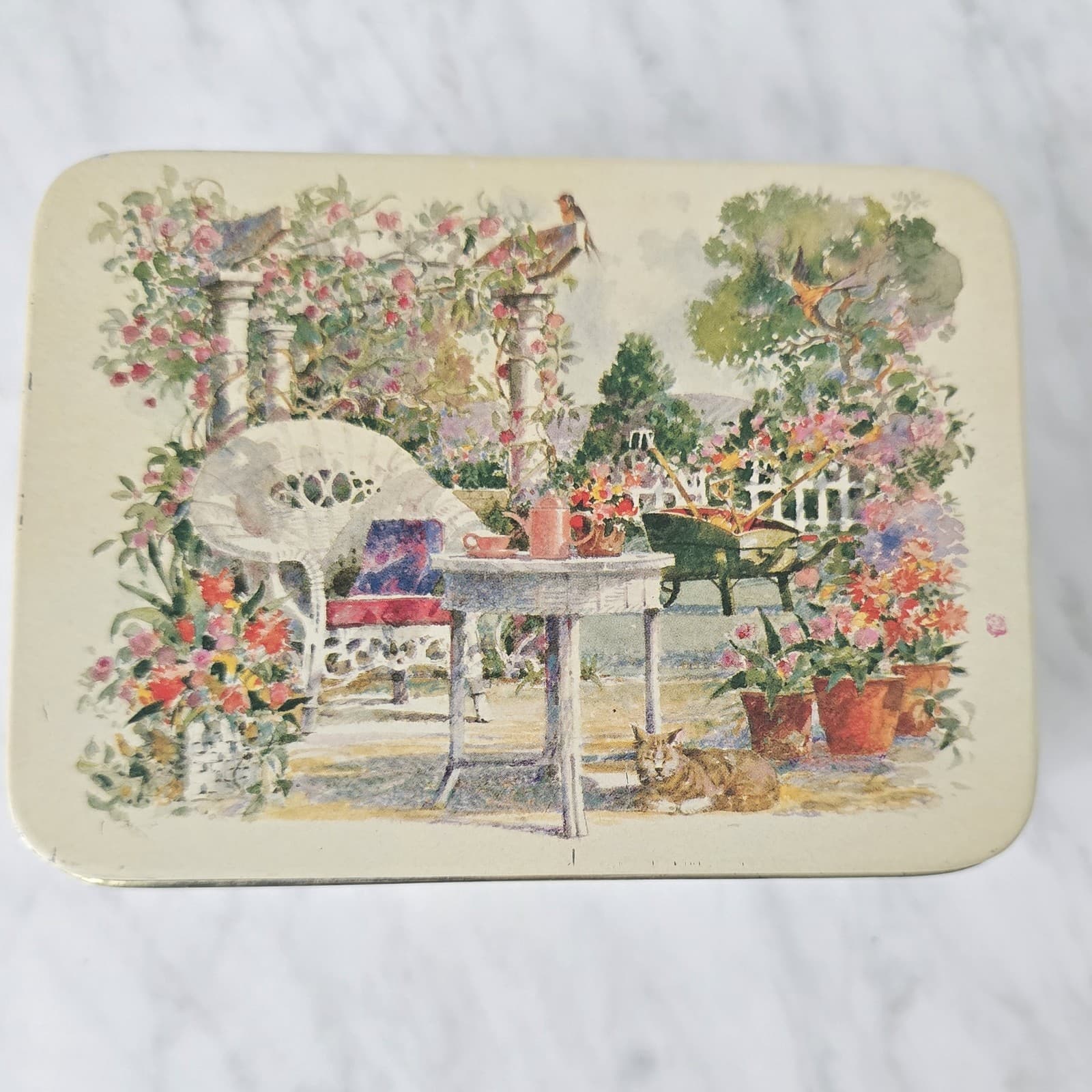 Vintage Cottage Garden Lithograph Metal Storage Tin - Thumbnail 5