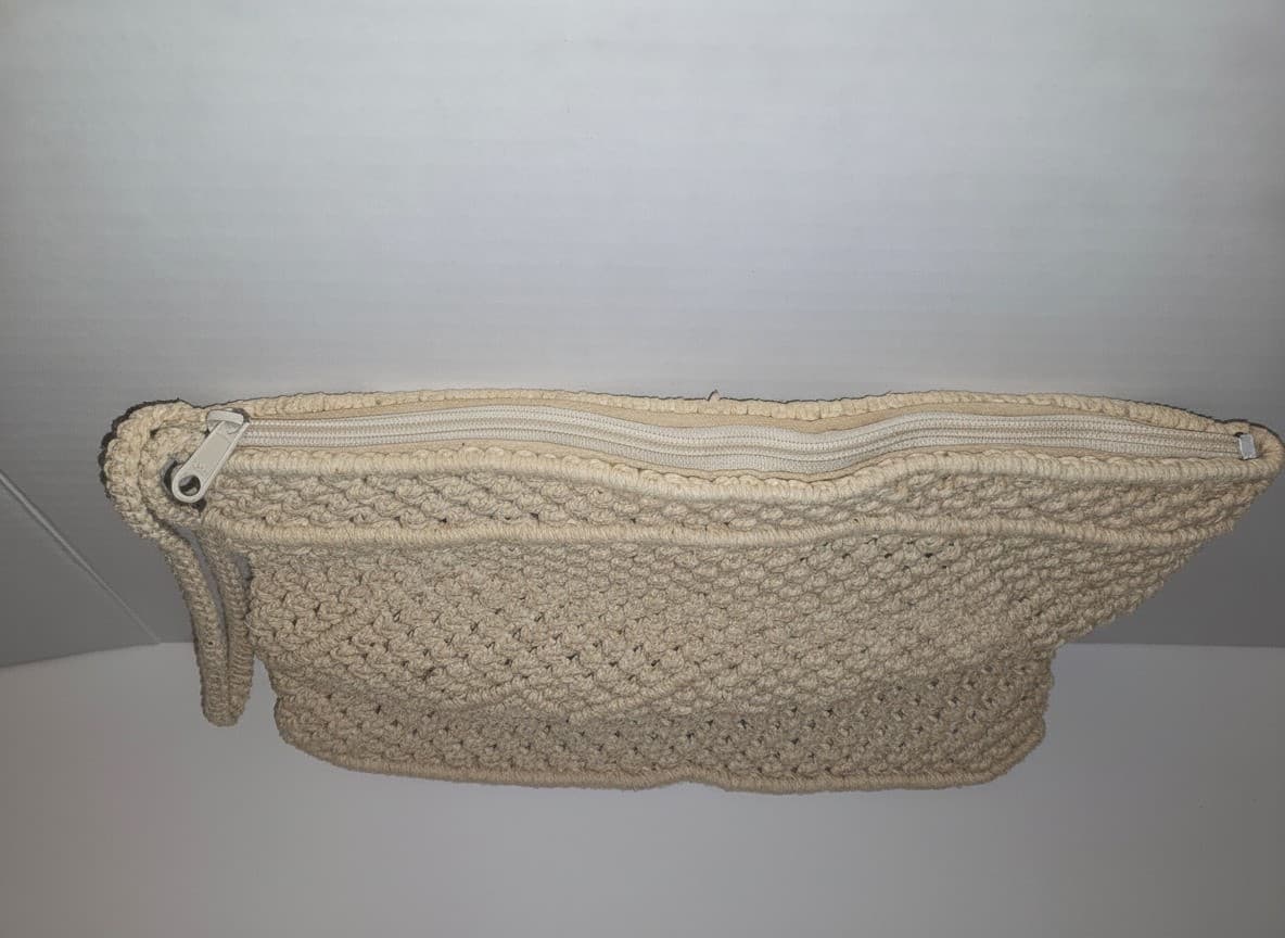 Vintage 70s Macrame bag Cream Ivory Wood Bead Made in People's Republic of China - Thumbnail 2