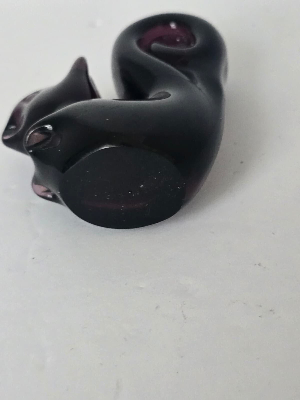 Vintage Amethyst Purple Glass Squirrel Figurine - Mid-Century Art Glass Woodland - Thumbnail 5