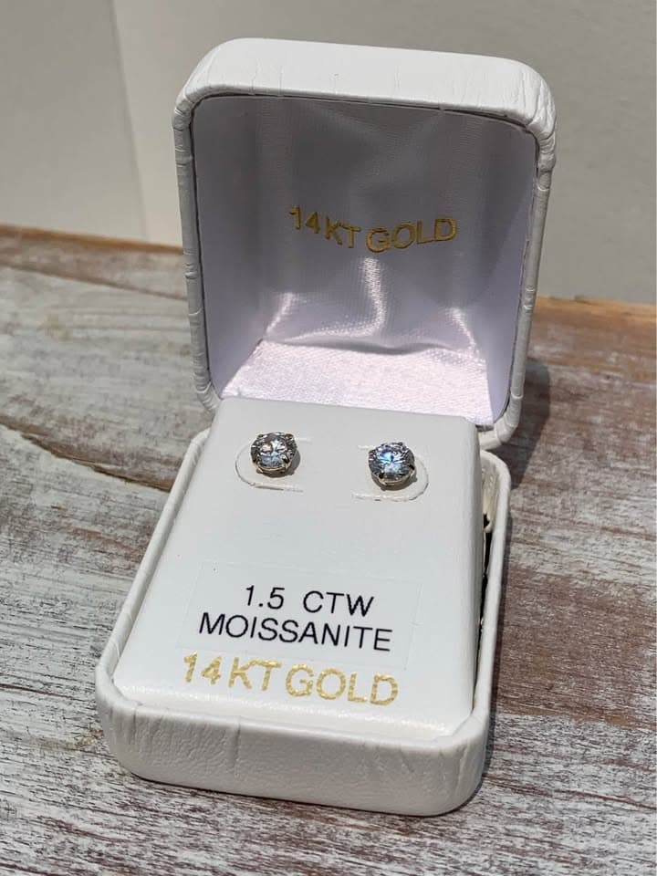 14K Gold 1.5 CTW Moissanite Stud Earrings - Thumbnail 2