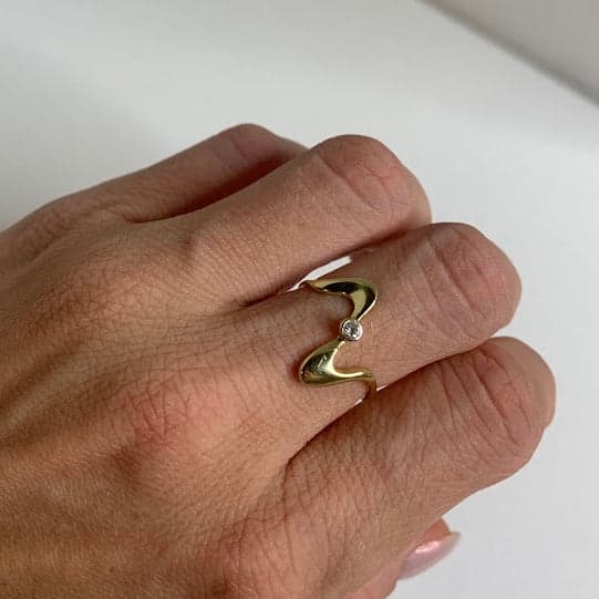 Vintage 14K Gold Wave Ring | CZ Accent | Size 6.75 - Thumbnail 3