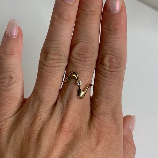 Vintage 14K Gold Wave Ring | CZ Accent | Size 6.75 - Thumbnail 2