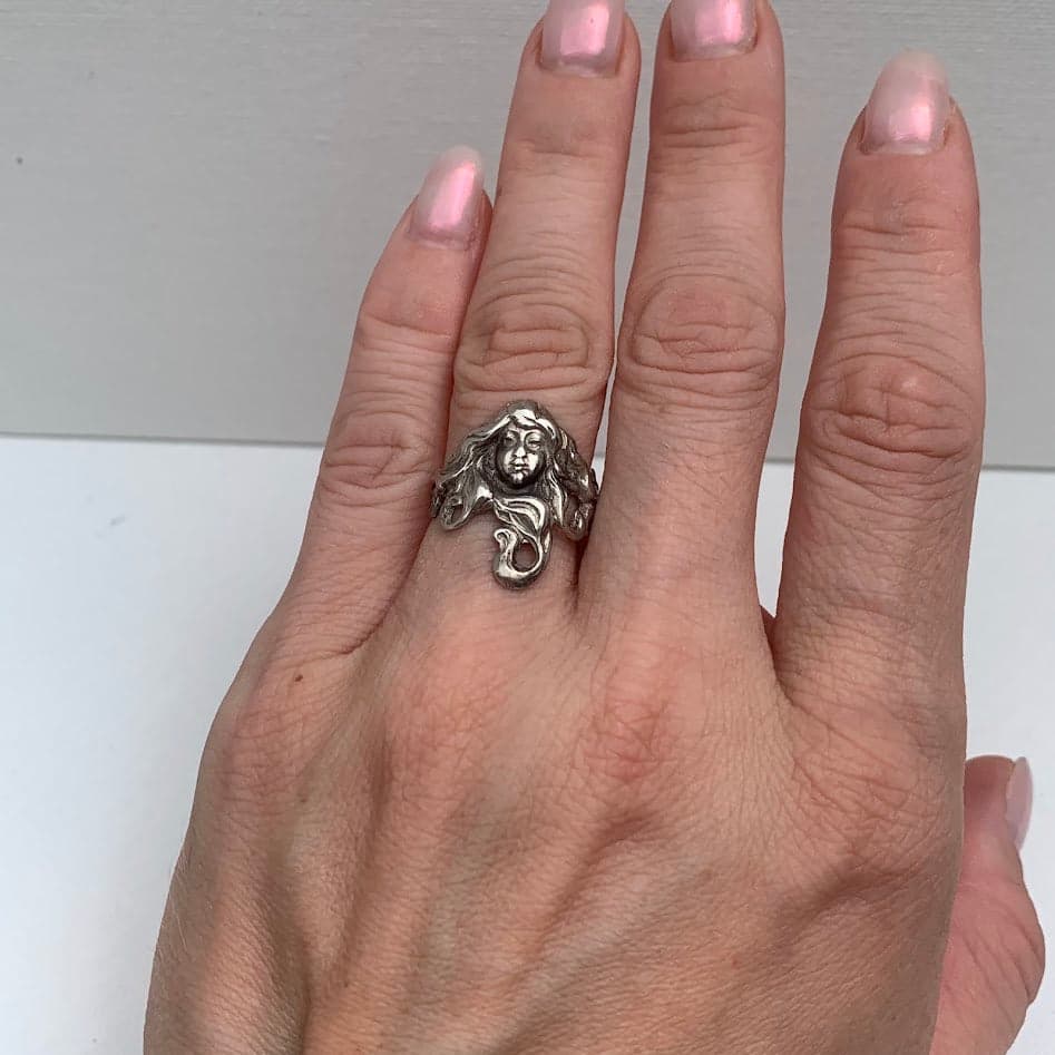 Vintage Sterling Silver Art Nouveau Maiden Ring | Size 6 - Thumbnail 3