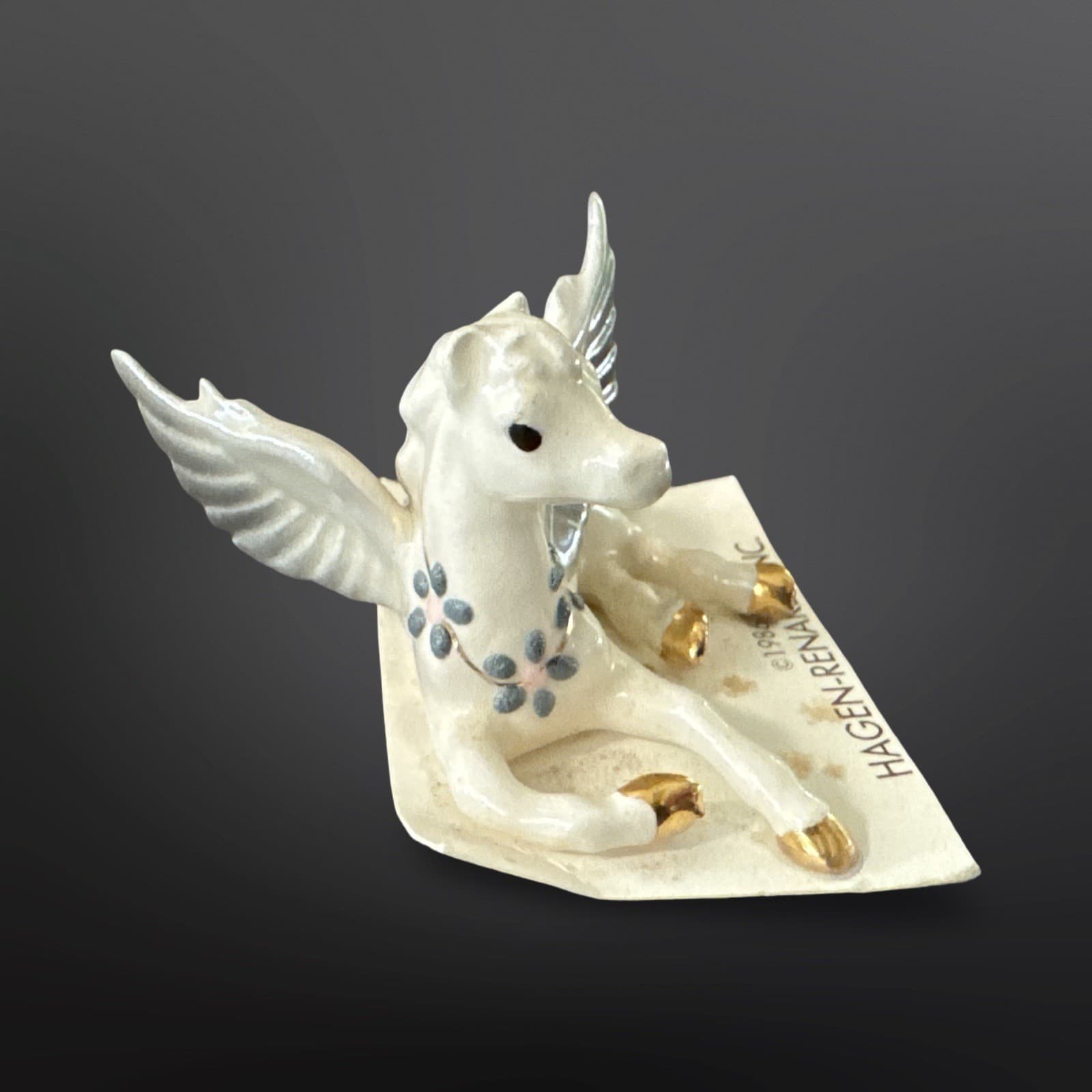 Hagen Renaker Lying Pegasus Figurine On Card White Gold Blue Flowers 2” Vintage - Thumbnail 2