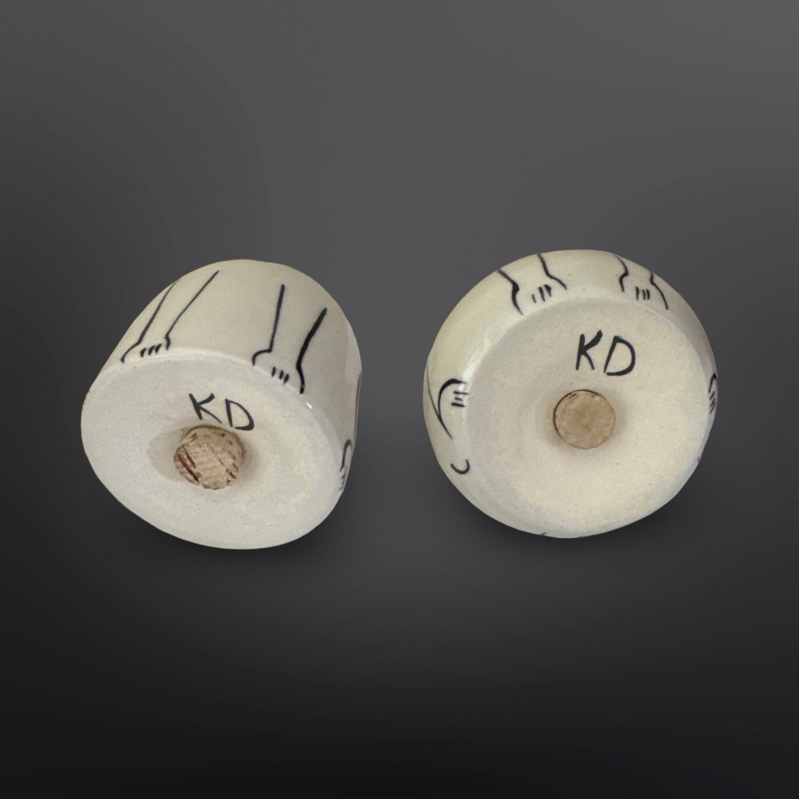 KD Karen Donleavy Art Pottery Black & White Cat Salt & Pepper Shakers Signed - Thumbnail 6