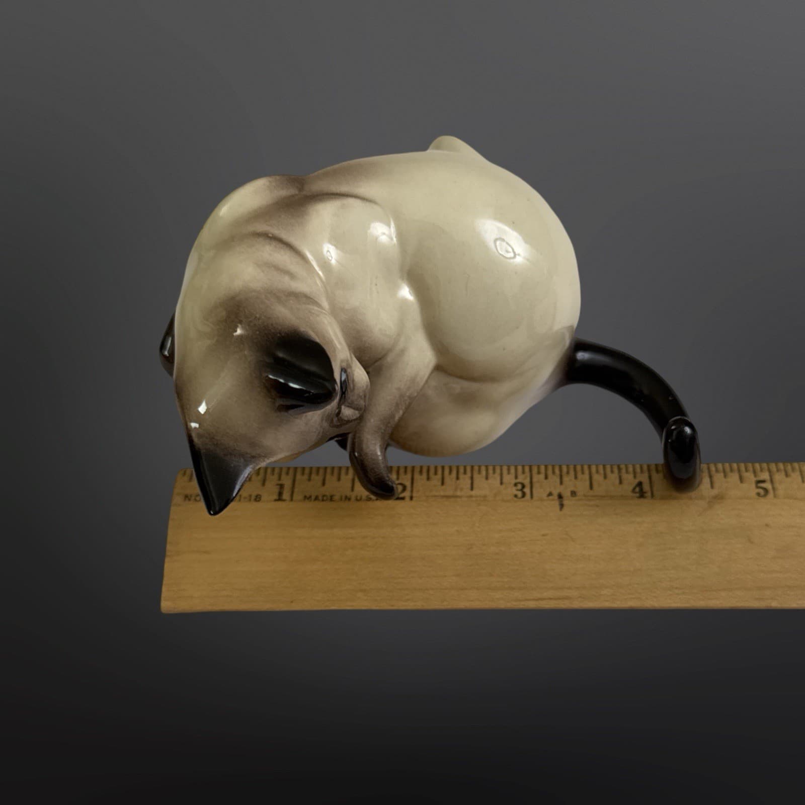 Hagen Renaker DW Designers Workshop Siamese Cat Mama Watching Tail Figurine - Thumbnail 9