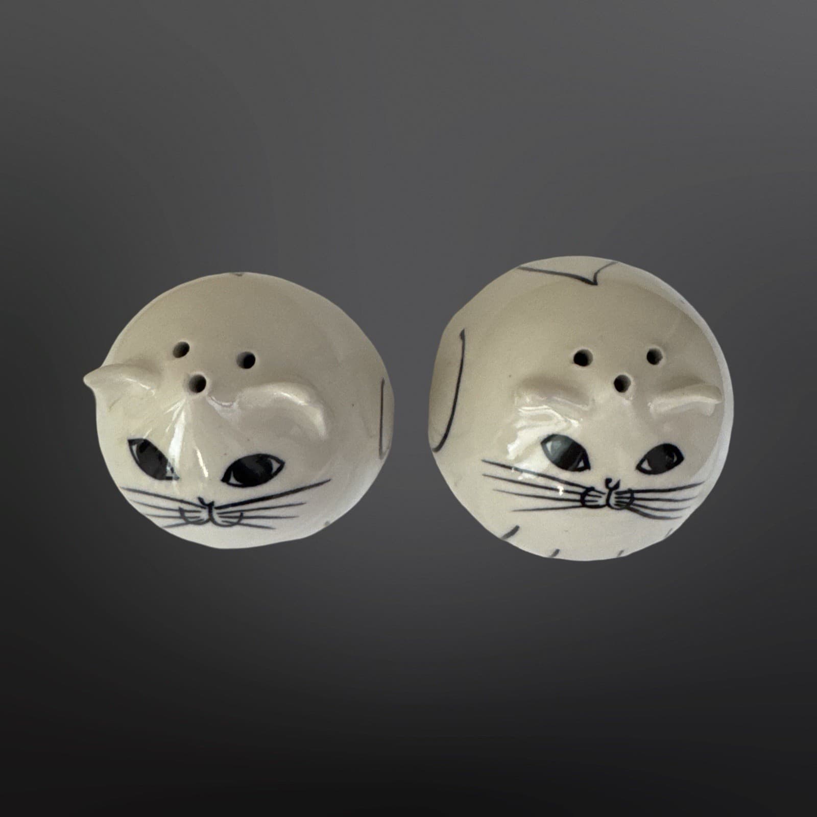 KD Karen Donleavy Art Pottery Black & White Cat Salt & Pepper Shakers Signed - Thumbnail 5