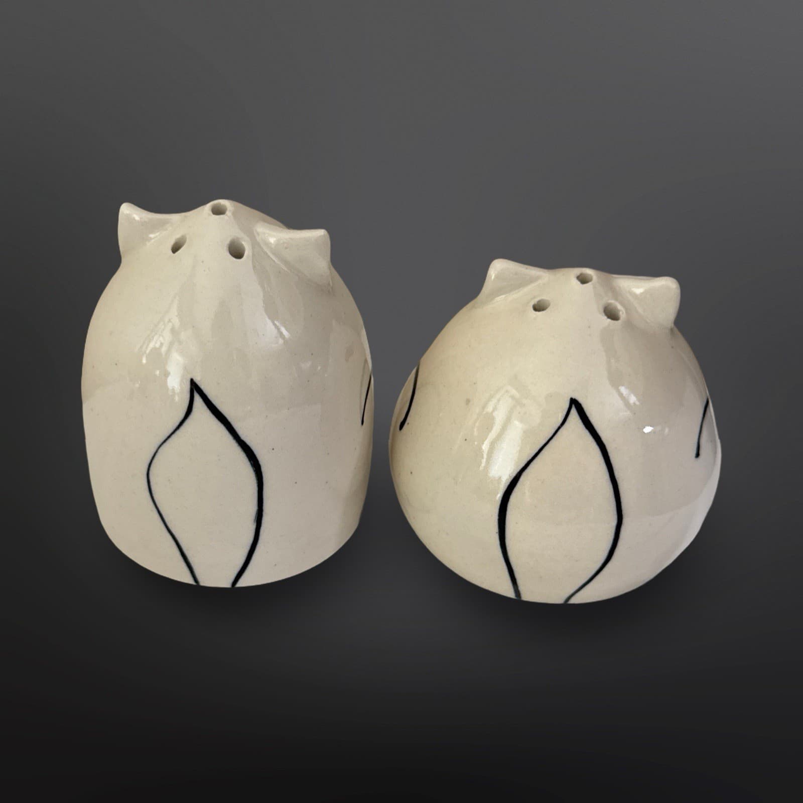 KD Karen Donleavy Art Pottery Black & White Cat Salt & Pepper Shakers Signed - Thumbnail 3