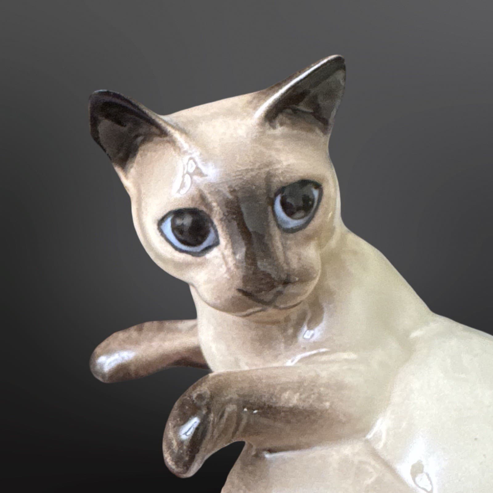 Hagen Renaker DW Designers Workshop Siamese Cat Mama Watching Tail Figurine - Thumbnail 8