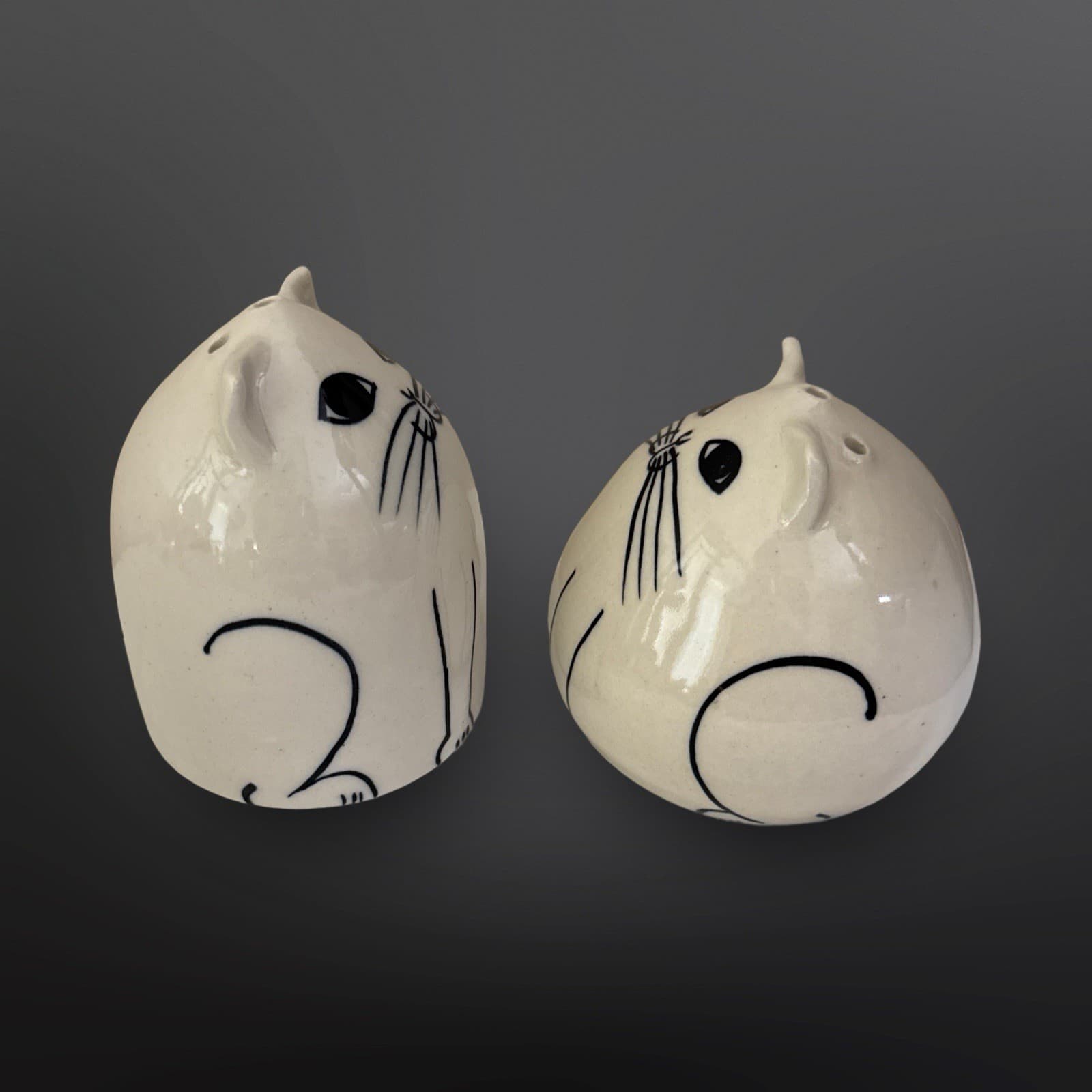 KD Karen Donleavy Art Pottery Black & White Cat Salt & Pepper Shakers Signed - Thumbnail 2