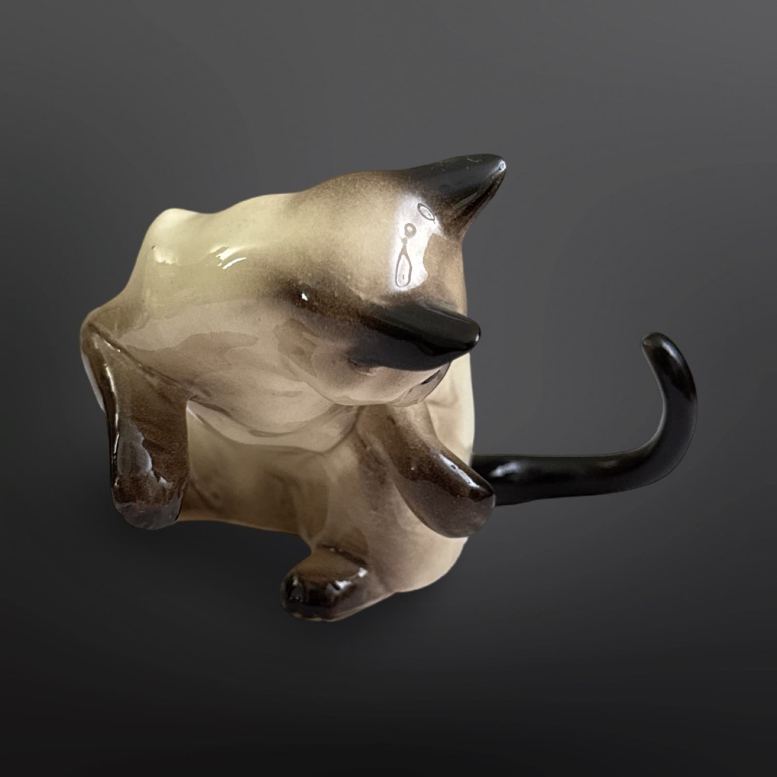 Hagen Renaker DW Designers Workshop Siamese Cat Mama Watching Tail Figurine - Thumbnail 2