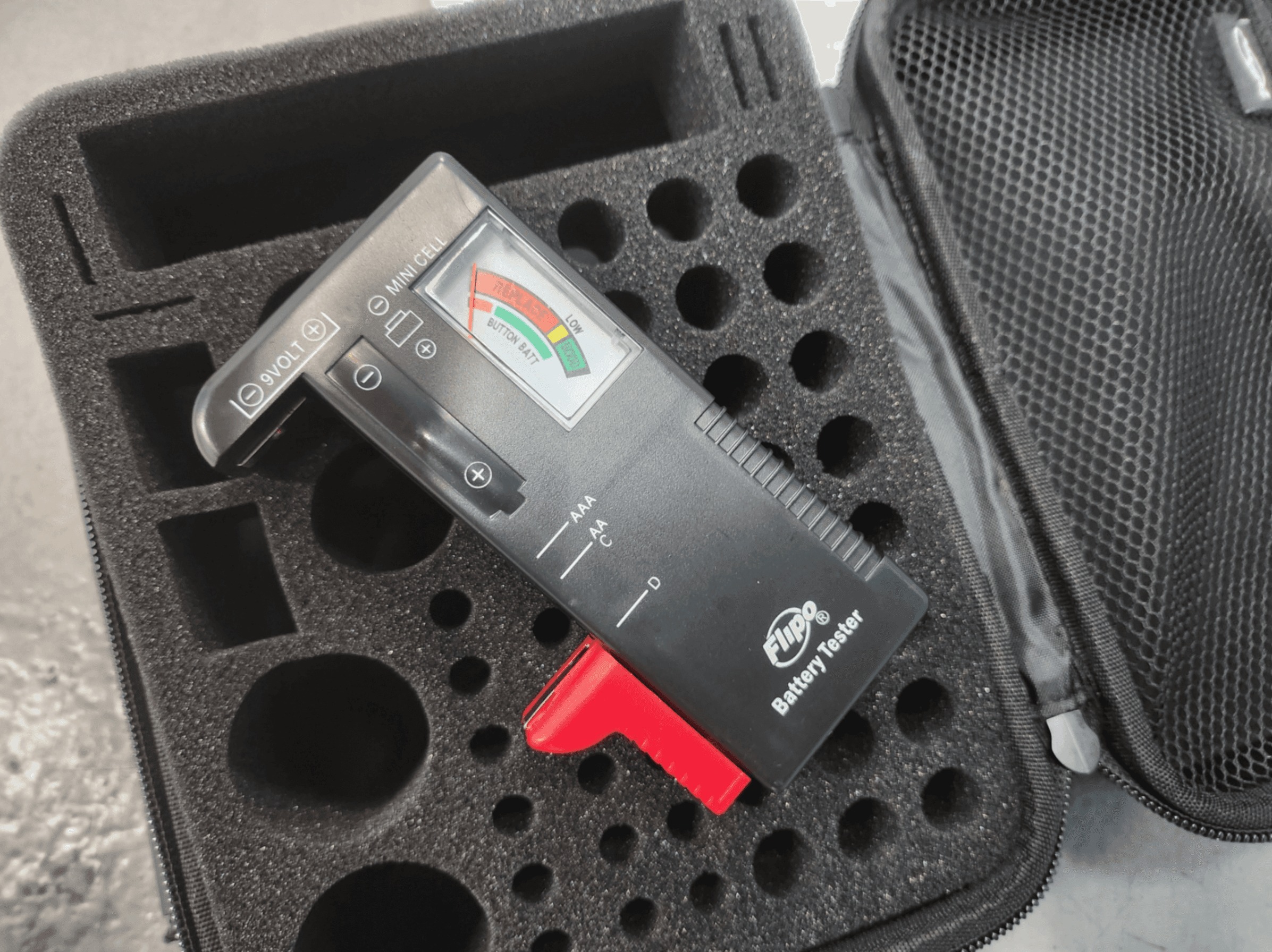 Flipo Batter Storage Case w/Battery Tester - Thumbnail 4