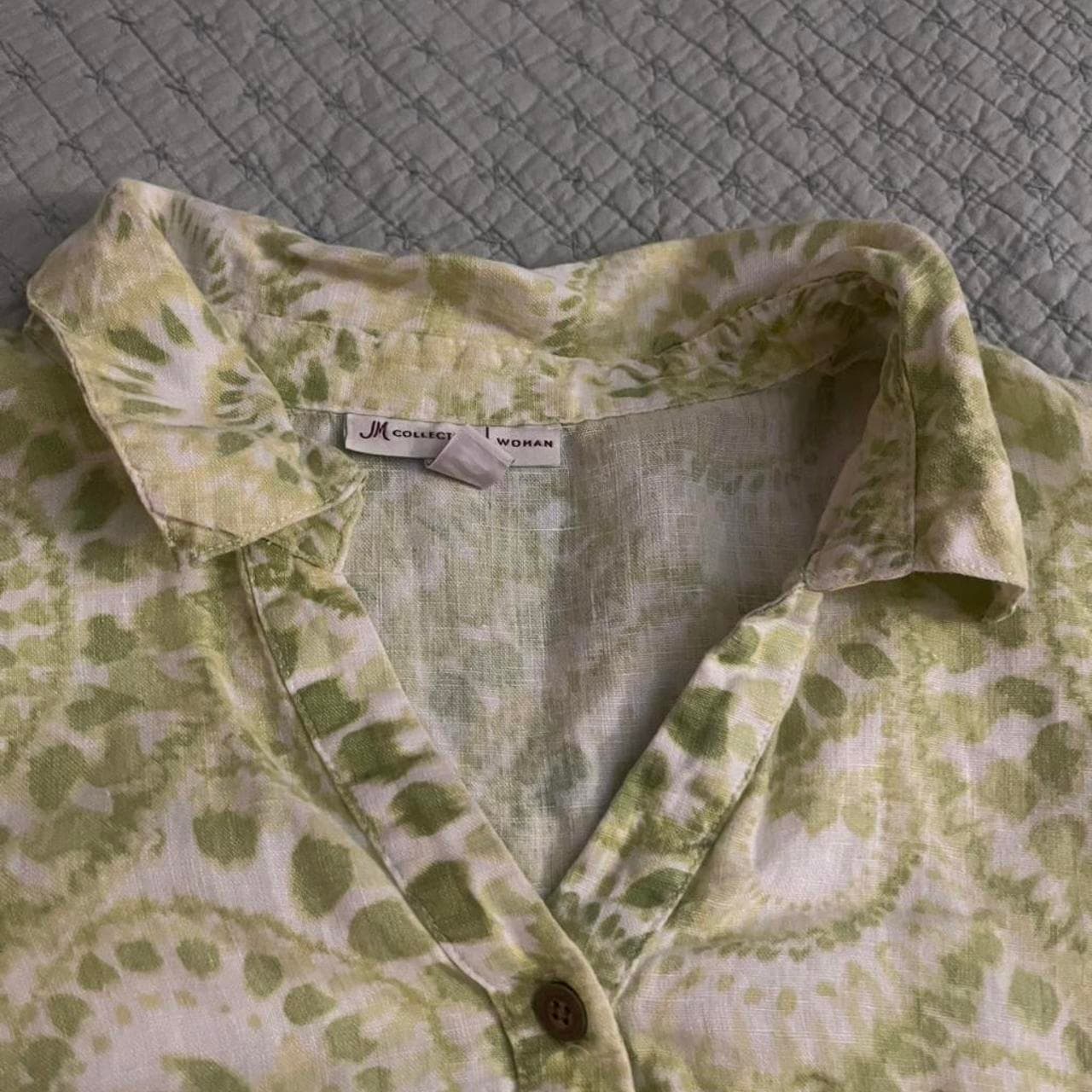 Green and white paisley button-up shirt with a boho vibe. Size: XXL #boho #paisley #summer - Thumbnail 3