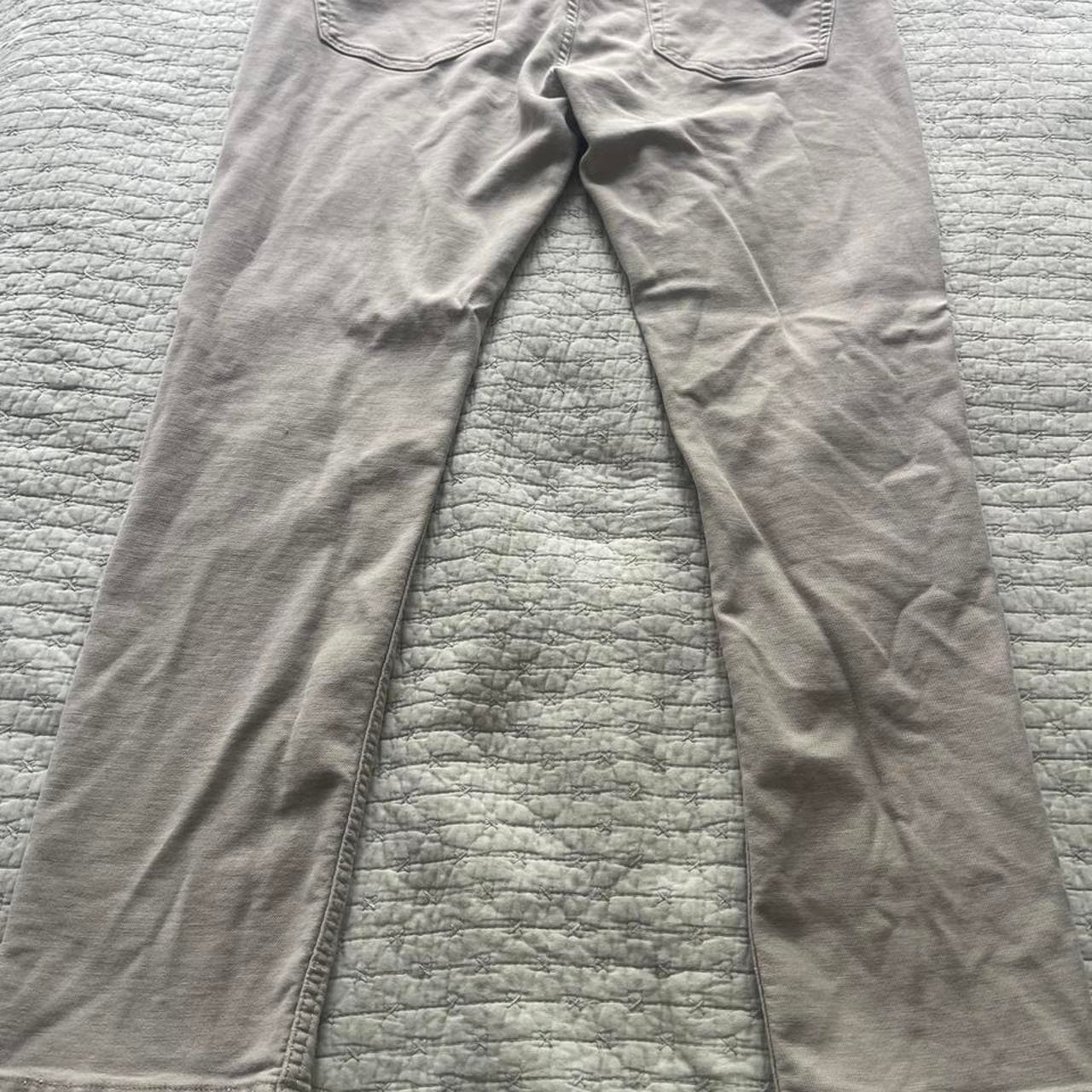 JACHS NY men’s pants in a versatile light tan color. Designed with a classic five-pocket style and a comfortable straight-leg fit, these pants are easy to pair with everything from T-shirts and polos to button-downs. The soft stretch fabric provides all-day comfort while maintaining a clean, polished look. - Thumbnail 5