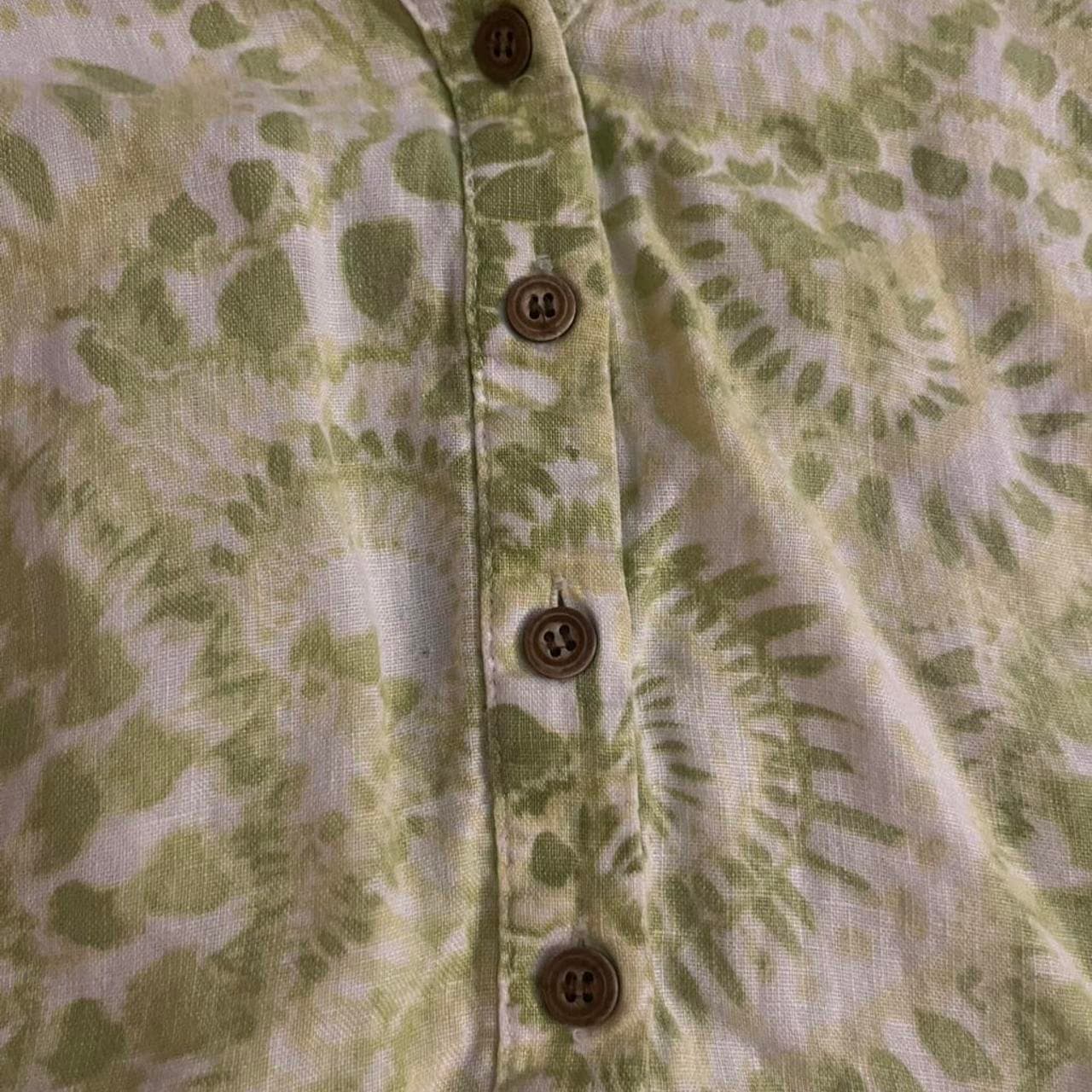 Green and white paisley button-up shirt with a boho vibe. Size: XXL #boho #paisley #summer - Thumbnail 4