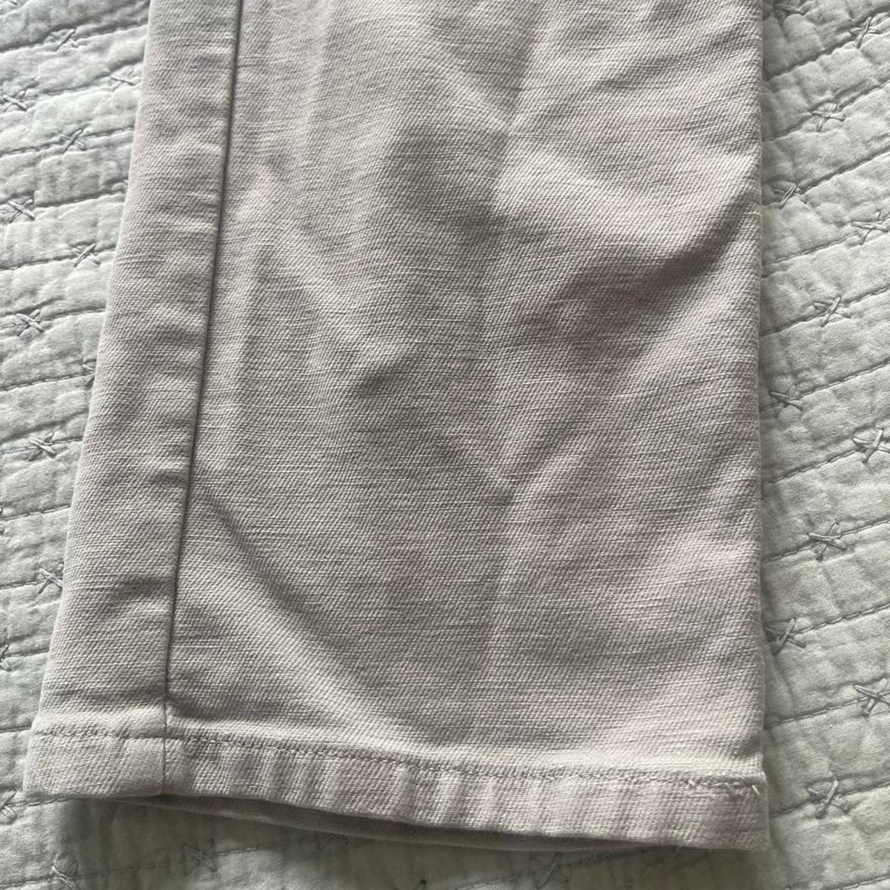 JACHS NY men’s pants in a versatile light tan color. Designed with a classic five-pocket style and a comfortable straight-leg fit, these pants are easy to pair with everything from T-shirts and polos to button-downs. The soft stretch fabric provides all-day comfort while maintaining a clean, polished look. - Thumbnail 2
