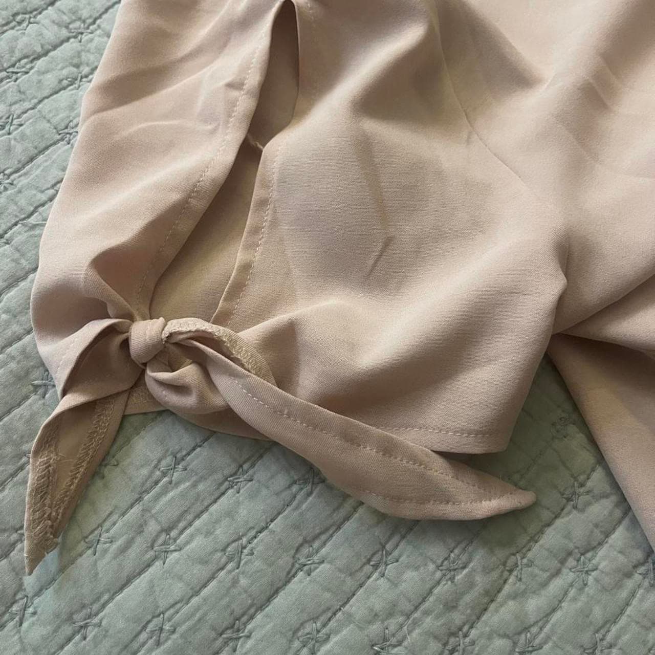 Ivory blouse with wrap detail, missing front clip #blouse #ivory - Thumbnail 4