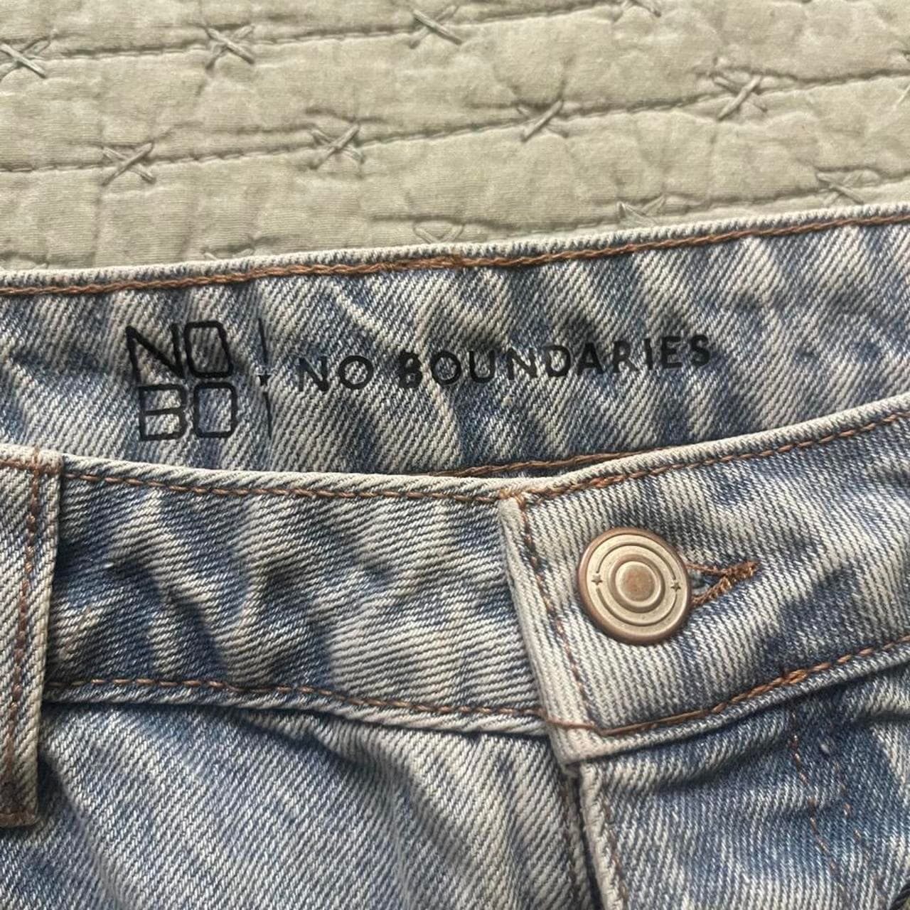 No Boundaries Light Wash Distressed Skinny Jeans NWT - Thumbnail 3