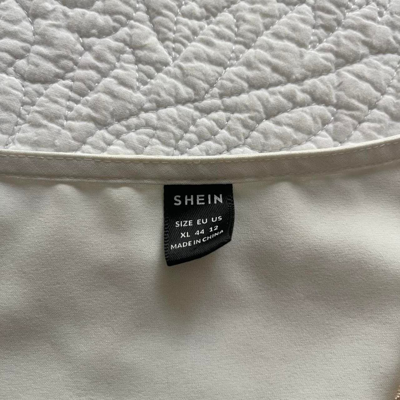 SHEIN white top with gold details Size XL #shein #fashion #white #gold #blouse - Thumbnail 3