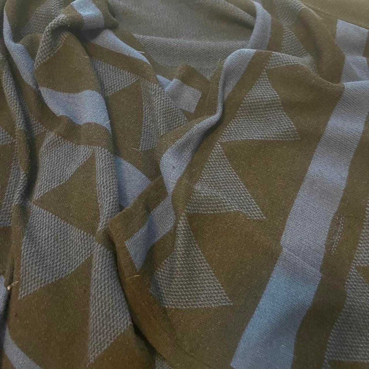 Staccato black and blue geometric triangle pattern cardigan #geometric #knitwear #cardigan #blue #black - Thumbnail 4