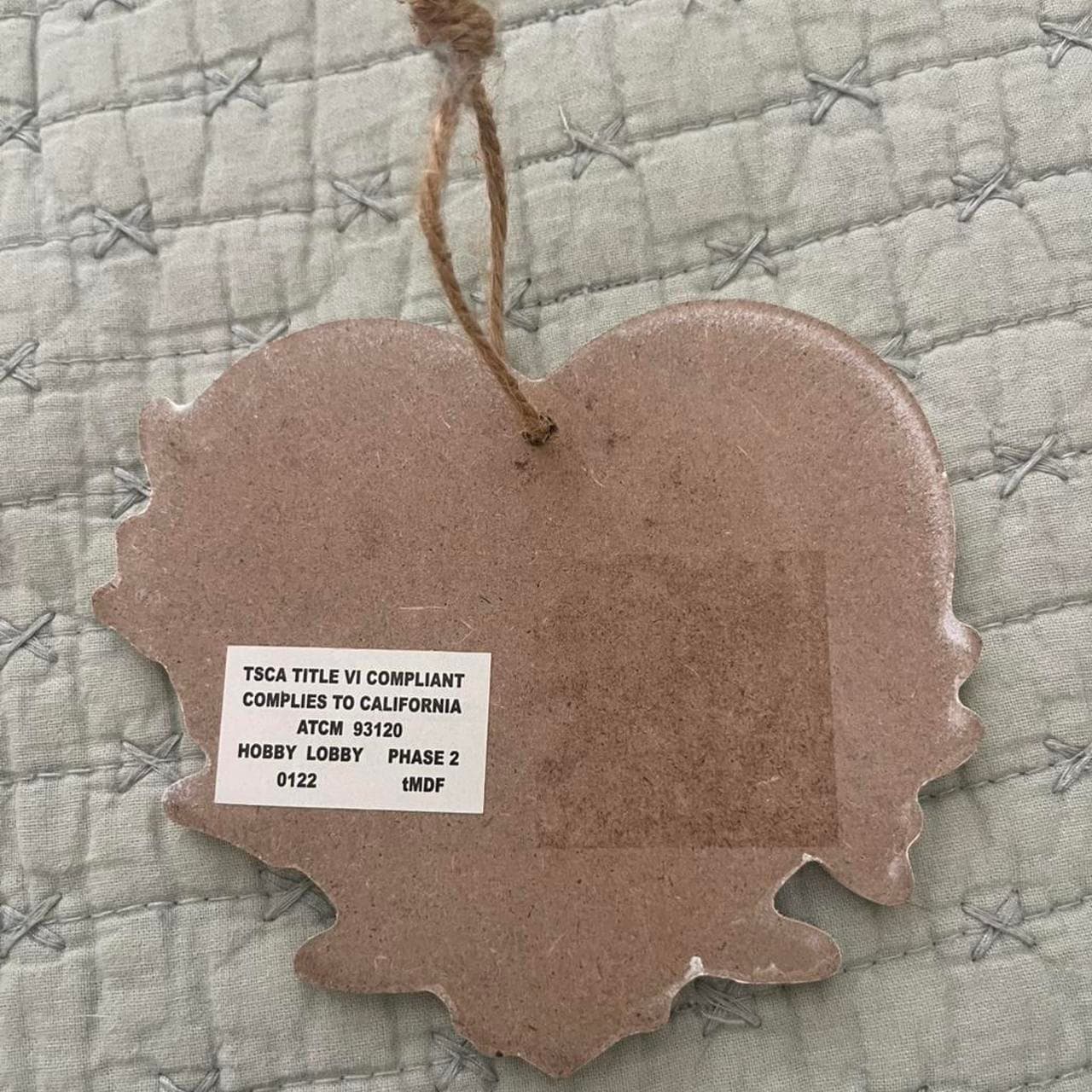 Wooden Heart Sign with Faith Quote and Leafy Wreath - Thumbnail 2