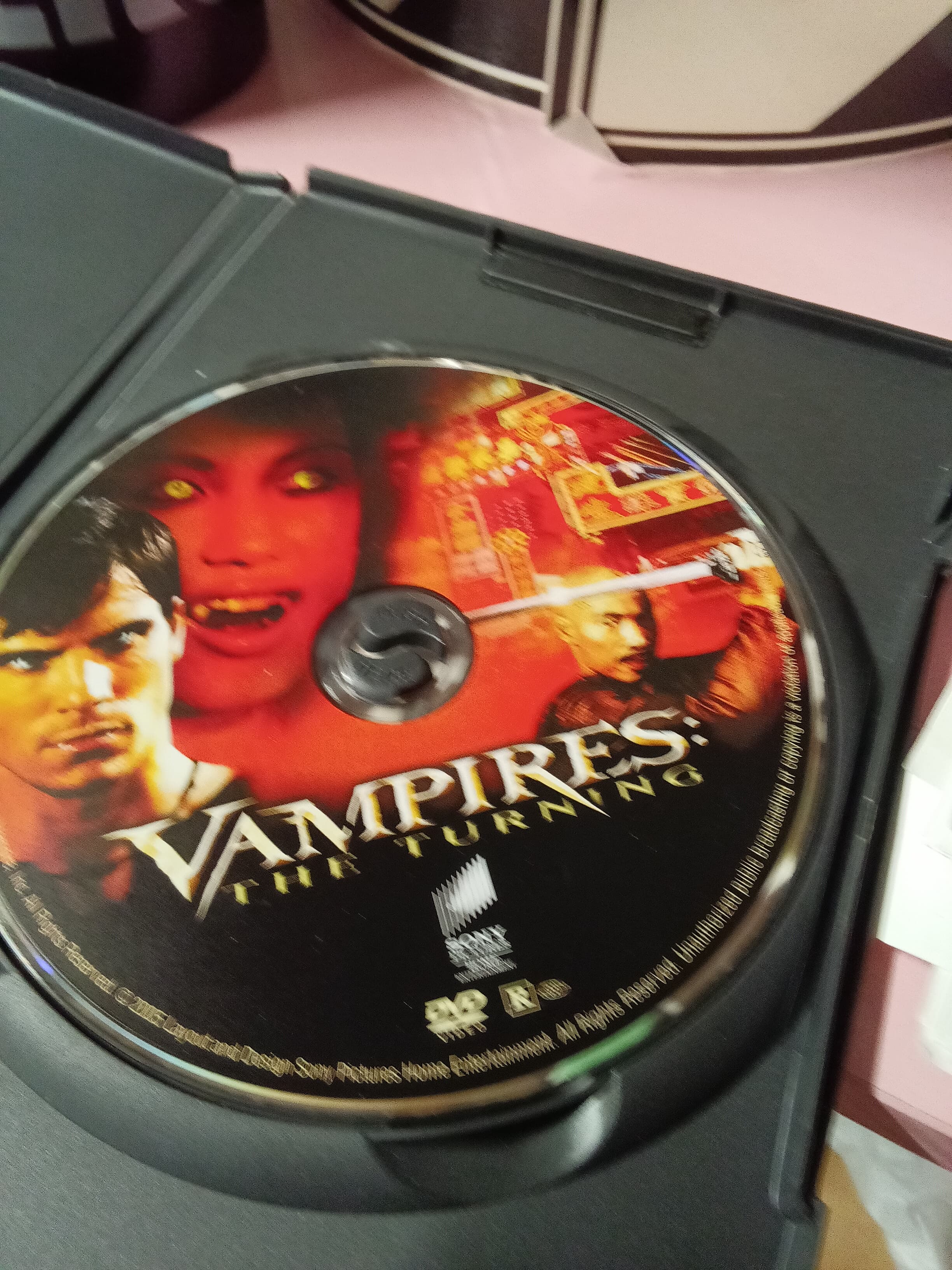 Pre-owned - Vampires: the Turning - Thumbnail 5