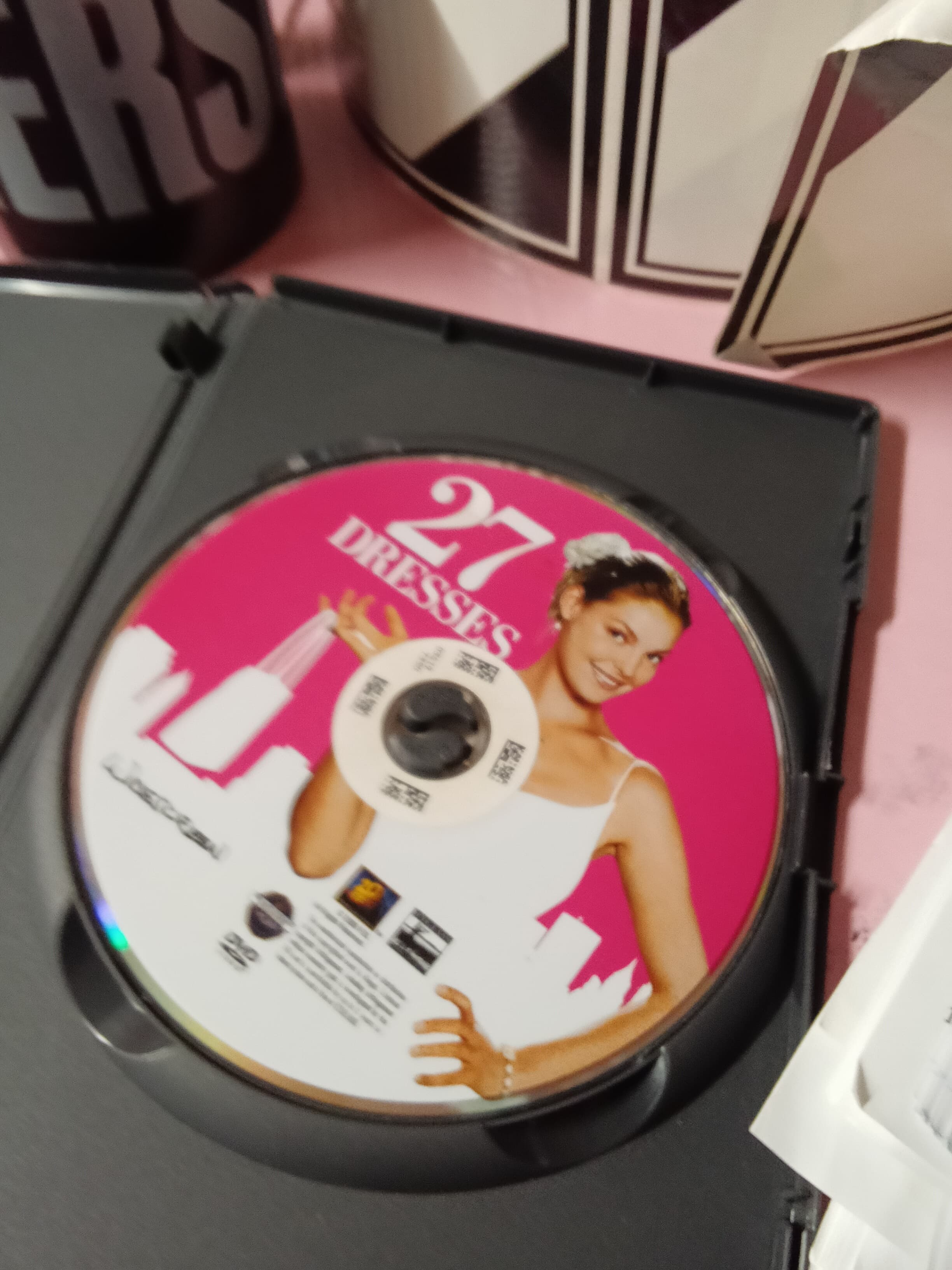 27 Dresses - Thumbnail 2