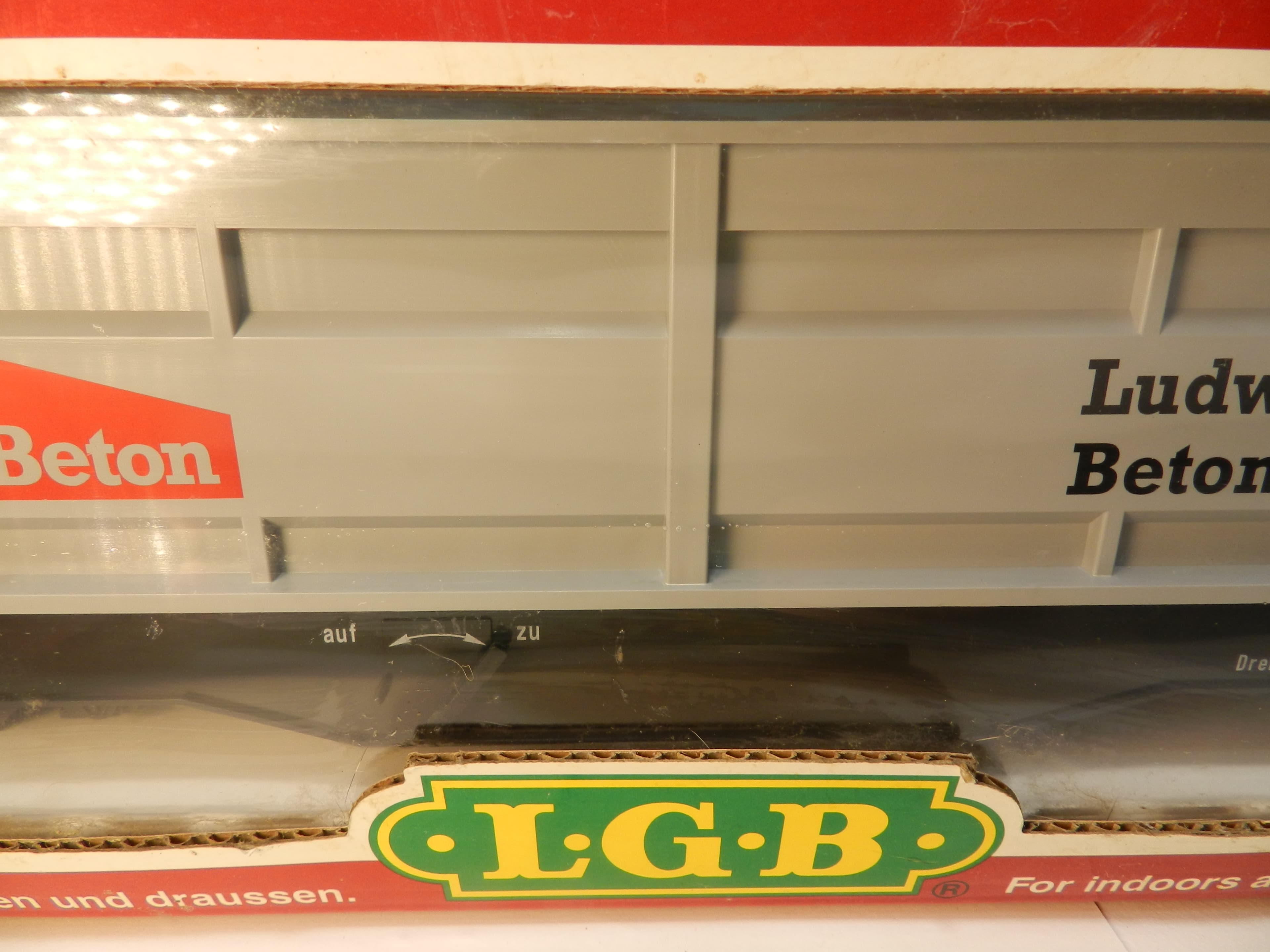 LGB 41613 L.G. Beton Manual Unloading Gondola Train Car G Scale Side Dump (P10K) - Thumbnail 2