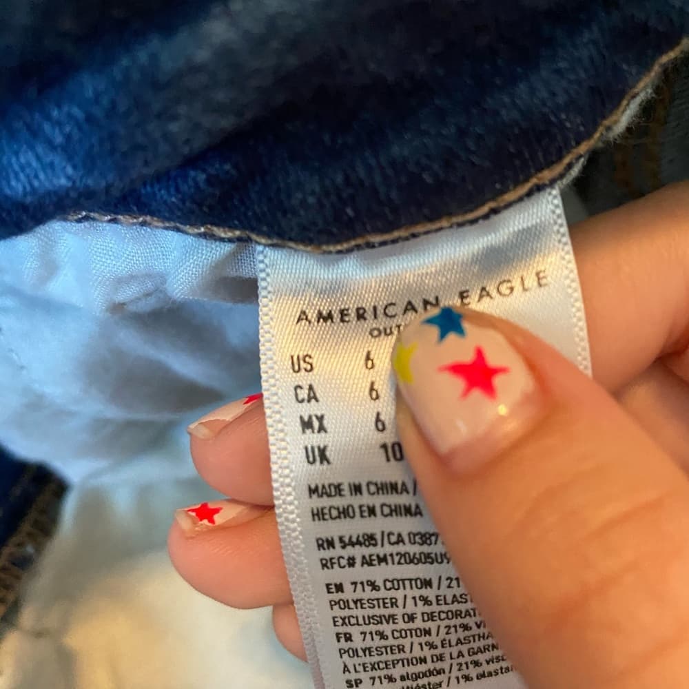 Ripped jean shorts - Thumbnail 2