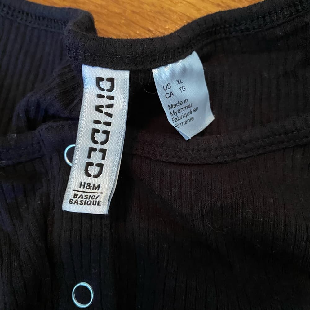 Black long sleeve tee - Thumbnail 2