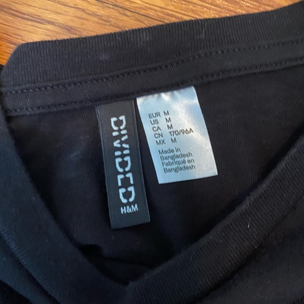 Black tee shirt - Thumbnail 2