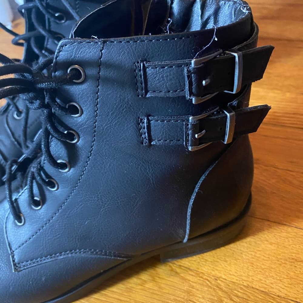 Black boots - Thumbnail 2