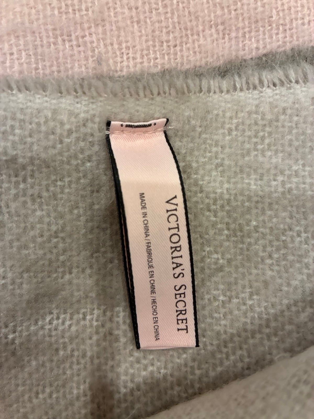 Victoria’s Secret Logo Fringe Throw Blanket Pink Gray Ivory Soft Cozy - Thumbnail 5